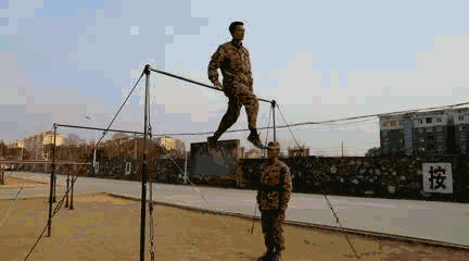 单杠四练习挂腿上动作教学和要领技巧-知新网