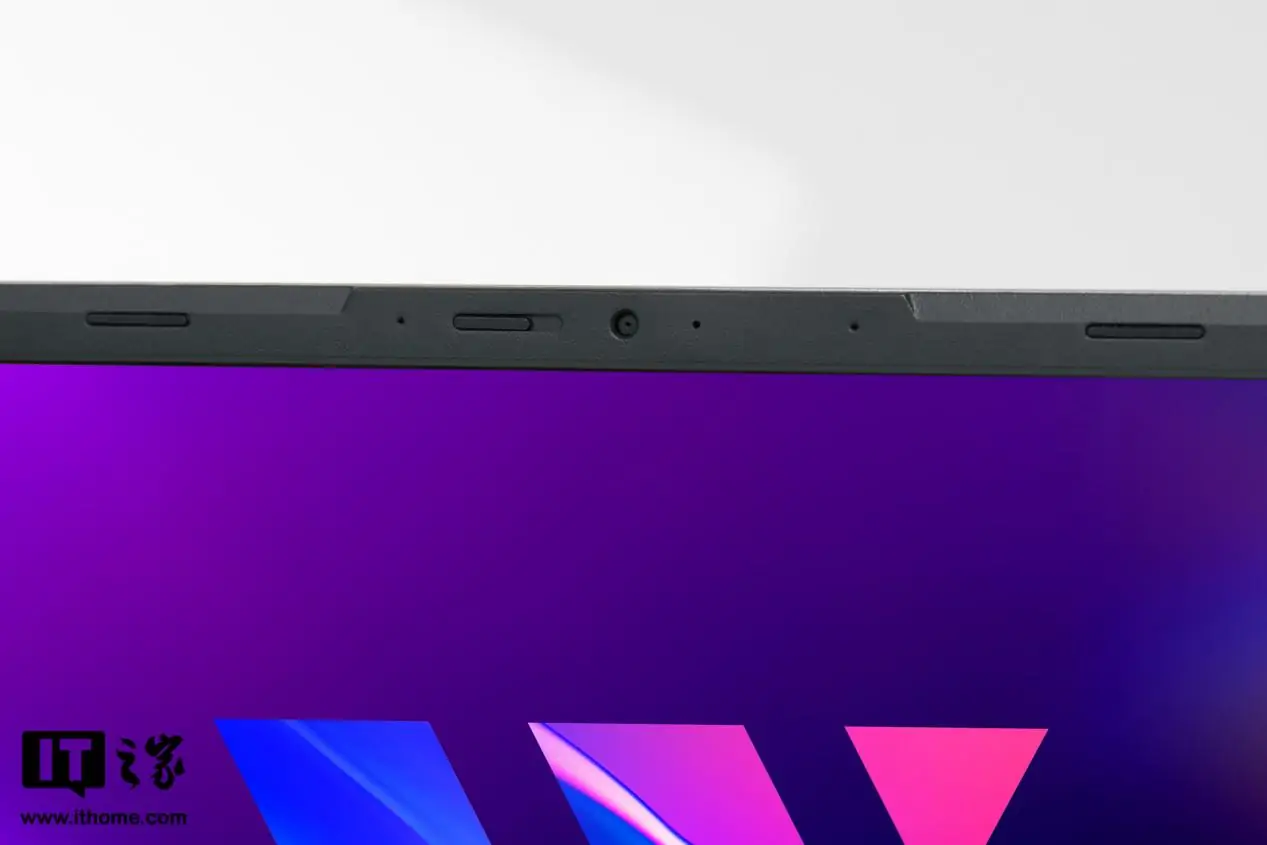 图片[5]-【知新开箱】华硕无畏Pro15 2023 图赏：通体银白，干练时尚-迷离小岛论坛-兴趣小岛-知新网