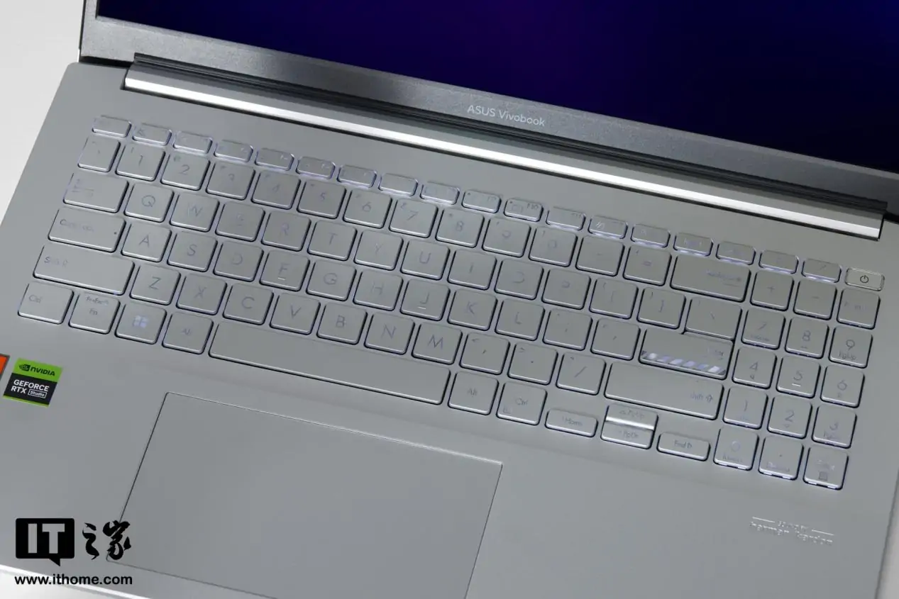 图片[7]-【知新开箱】华硕无畏Pro15 2023 图赏：通体银白，干练时尚-迷离小岛论坛-兴趣小岛-知新网