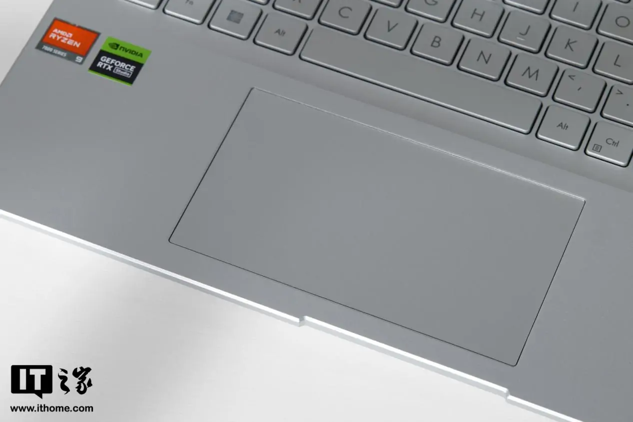 图片[8]-【知新开箱】华硕无畏Pro15 2023 图赏：通体银白，干练时尚-迷离小岛论坛-兴趣小岛-知新网